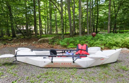 Serene Escape at Big Bass Lake & Pool Access - Foto 73