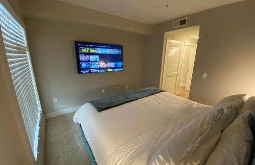 Lux One Bedroom Condo with Garden View - Photo 16