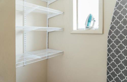 Spacious 2BR Apartment near Airport - Central Charming - Foto 20