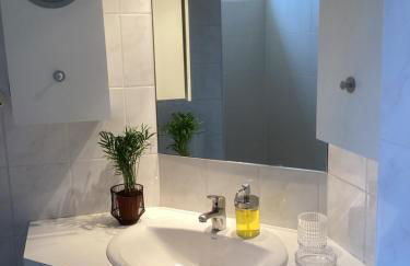 50 m2 T2 au calme, lumineux, confortable, cosy, climatisé, privatif avec parking gratuit et terrasse - Foto 19