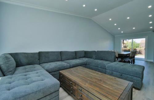 Renovated 5 Bd 3 Ba AC Private Deck Lawn - Foto 7