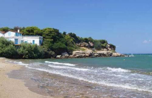 Overlooking the blue sea - Foto 27