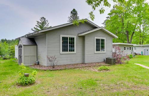 Lakeside Cabin with Fire Pit Near Pine Point Park! - Foto 30