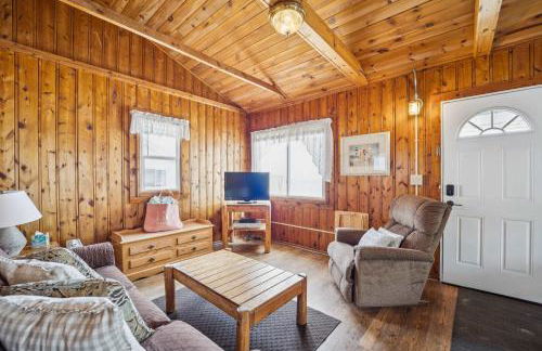 Sunnyside 2BR 1BA Relaxing Lakefront Retreat - Foto 2