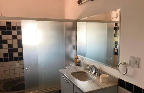 Casa grande, ampla, com 4 quartos e estacionamento - Foto 11