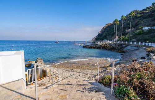 10-Star Property! Premium Ocean Views, Immaculate Corner Condo with Fireplace, New Golf Cart - Foto 34