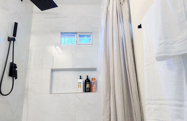 Renovated 2BR Near Paseo With Wifi Smart TV 31B - Photo 4