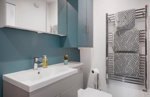 Designer Wandsworth flat -Hot Tub, PS5, Pool Table - Foto 14