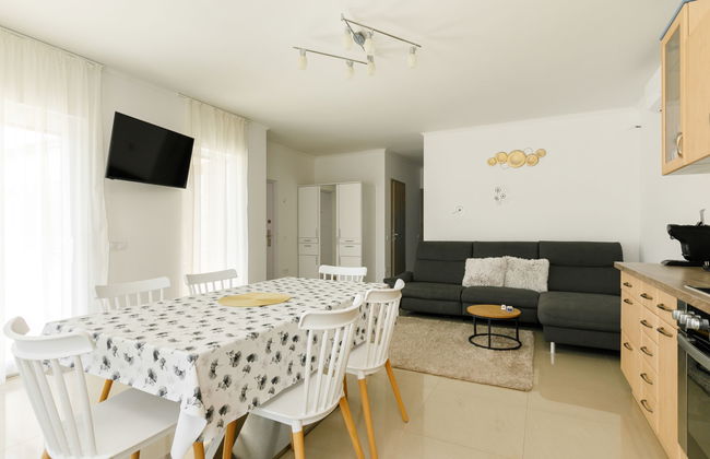 2 bedroom Apartment in Balatonszárszó with garden - Photo 16