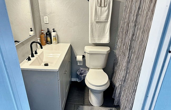 Clean Cozy 1-bedroom Near Plaza District 32C - Photo 23