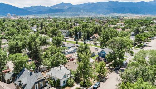 *H NEW!* Centrally Located 3BDRM Traveler`s Home Near Downtown Colorado Springs - Foto 3