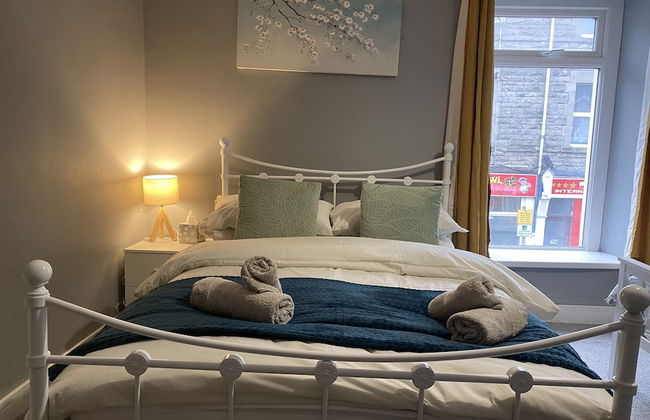 2 Bed Flat - Sleeps 6 - Pets - Parking - Wifi - Foto 2