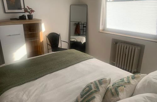 Spacious 65sqm private flat, New and fully equipped kitchen with dining room, Direct Bus to Messe - Foto 7