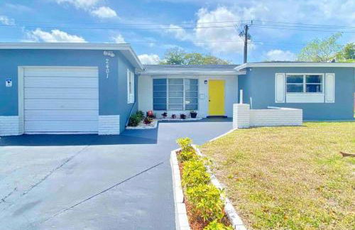 Royal Luxe Pool Home near Ft Laud airport and each - Photo 78
