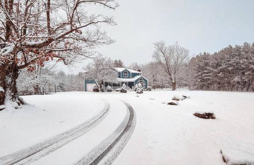 Lux estate! Hot tub, 8 acres, firepit, game room, private pond, EV, lots of privacy, 10 mins to town - Foto 54