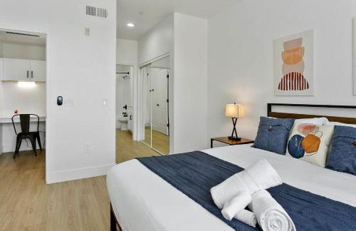 CozySuites Glendale by the stadium with pool 10 - Foto 14