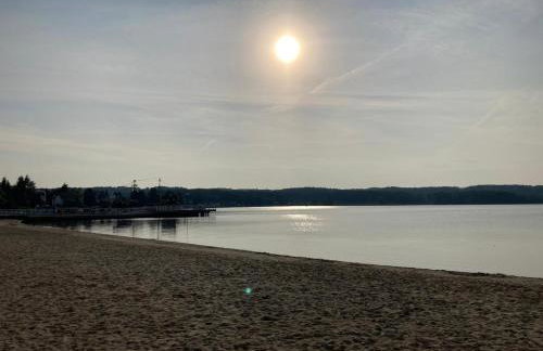 Uroczy drewniany domek w Charzykowach - Foto 46