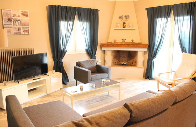 The House of Travelers - Photo 1