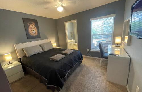 3 Bedroom Villa with Poolside Cinema and Games Room Close to theme Parks sleeps 6 - Photo 21