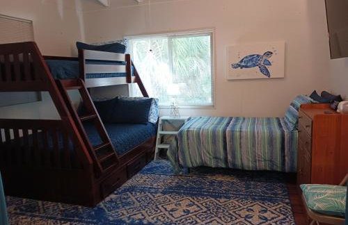 Dog Friendly-Short Walk to Beach-Canal Front-Screened Porch-Peaceful - Foto 32