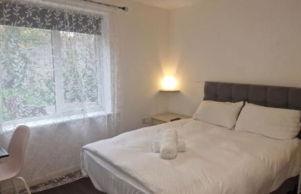 BrumStay - 4 Bedrooms TownHouse sleeps 6 with Driveway Parking and Garden - Foto 12