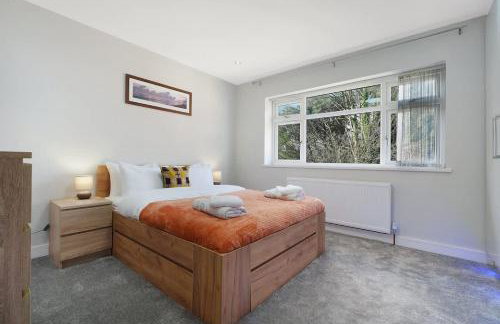 Stylish Home With Free Parking And Easy City Access - Photo 6