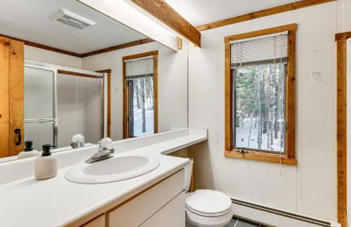 Resort-Style Community! Quechee Chalet with Deck - Foto 16