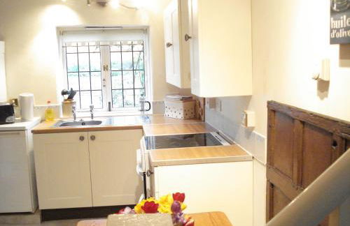 Fosbroke Cottage - Photo 2