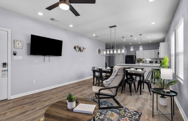 Retreat to a Brand-new Downtown Home 4br/3ba! - Photo 21