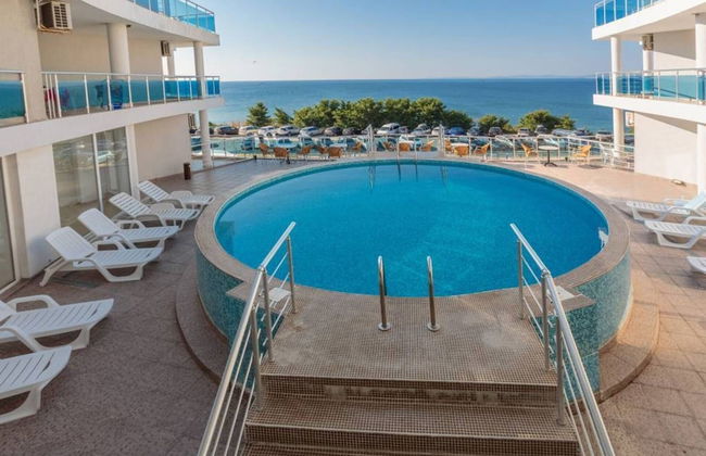 1-bed Modern Sea View Apartment in Aparthotel - Photo 12