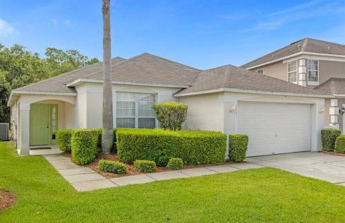 1061 Lake Berkley 4 Bed with Pool&Spa - Foto 1