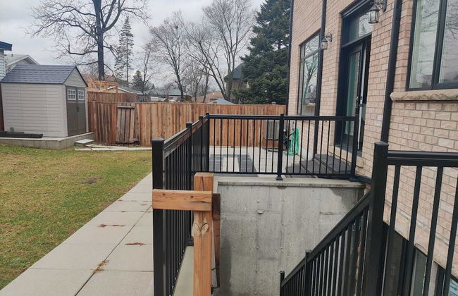 Brand New Basement Apt next to Beach & Go Train - Foto 14