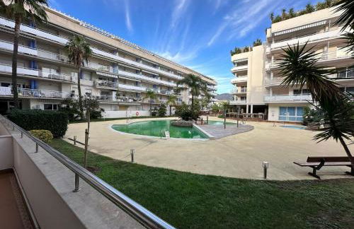 Apartamento con parking y piscina comunitaria AV-42 - Foto 16
