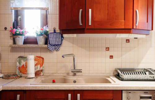 Anastasia's Kastoria Cozy Modern Garden Retreat - Foto 13