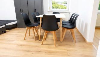 LETA Homes - Zentrale, moderne Wohlfühlwohnung mit flexiblem, kontaktlosem Zugang & eigenen Parkplätzen - Foto 3, wardrobe