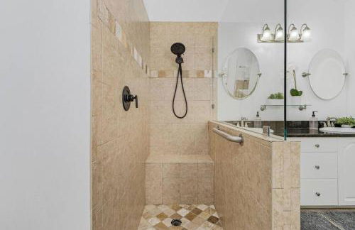 Serene Pool Home in Gated Community-Naples - Foto 30