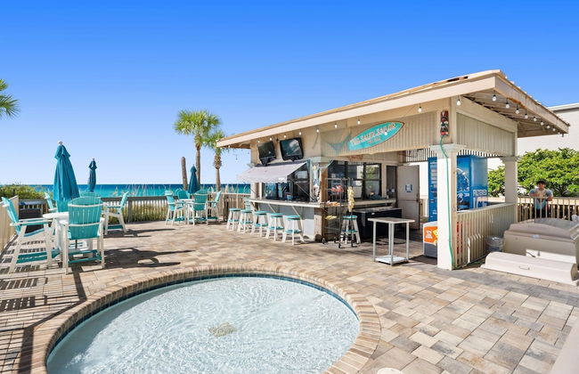 Beautiful Condo with Spacious Balcony to Enjoy Fascinating Ocean View - Unit 1002 by RedAwning - Foto 50