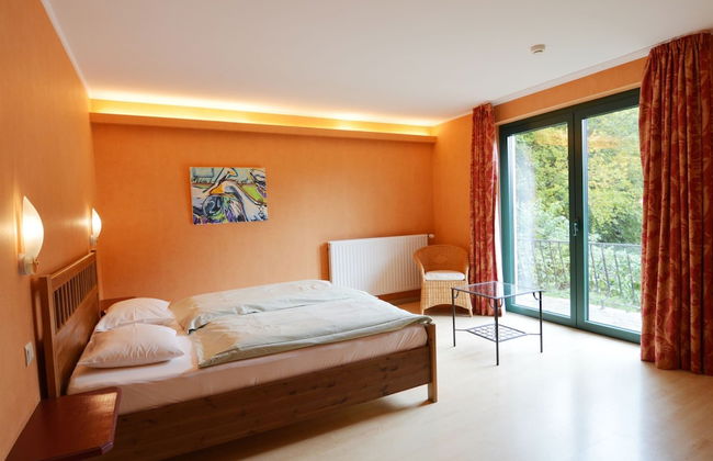 Scenic Villa Near Lake View - Photo 4