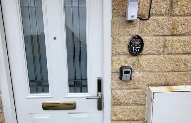 Large Modern House with Parking - Photo 78