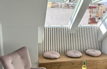 A top-floor modern apartment Located 100 meters from the beach - Foto 6