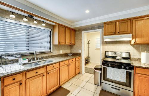 Fire Pit and Yard Family Home in Farmington Hills! - Foto 8