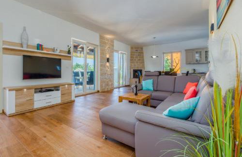 Villa in Deklici with Infinity Pool & Sea Views - Foto 10