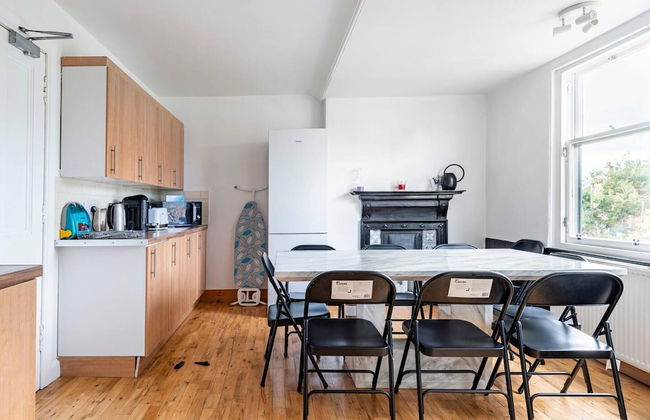 Stunning 5 Bedroom Large Apartment With Parking - Foto 18