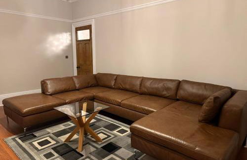 Large Luxury 4 bedroom home with parking - Foto 4