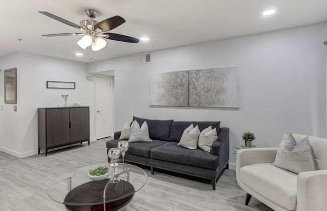 Executive 2 Bdrm Condo in the Heart of Biltmore! - Foto 23