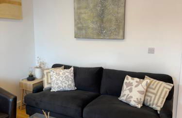 Central, modern and peaceful, lovely Cathedral views, two-bed apartment with 40" smart TV & free onsite parking - Foto 6