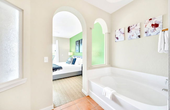 Upstay - Pet-friendly Suite w Hot Tub Pool Sauna - Foto 14