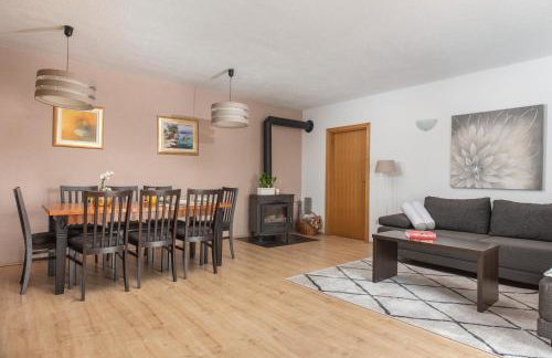 Holiday home Svilaja I Heated pool, family retreat - Photo 4