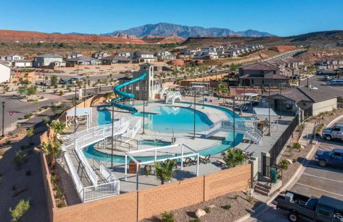 Adventure Base Camp Pet Friendly with Resort Living Pool, Arcade, Pickle-ball - Foto 5