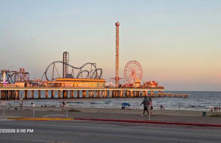 Experience Galveston- Only 1 Block to Beach & Pleasure Pier- 2BED 2Bath-6Beds-7 Minutes to Cruise Port-CasaAzul-2605A- - Foto 33